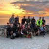 ferrata cristo redentore a maratea - foto di gruppo alla fine del percorso con tramonto sul tirreno alle spalle