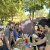 evento in Calabria dal nome emotional village a cura di Tspace: ragazzi chiacchierano mentre attendono il caffè