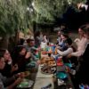 evento in Calabria dal nome emotional village a cura di Tspace: tavolata per la cena
