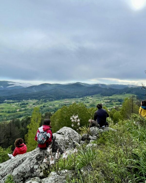 gruppo tspace durante un'escursione in sila alla pietra figliata di torre garga